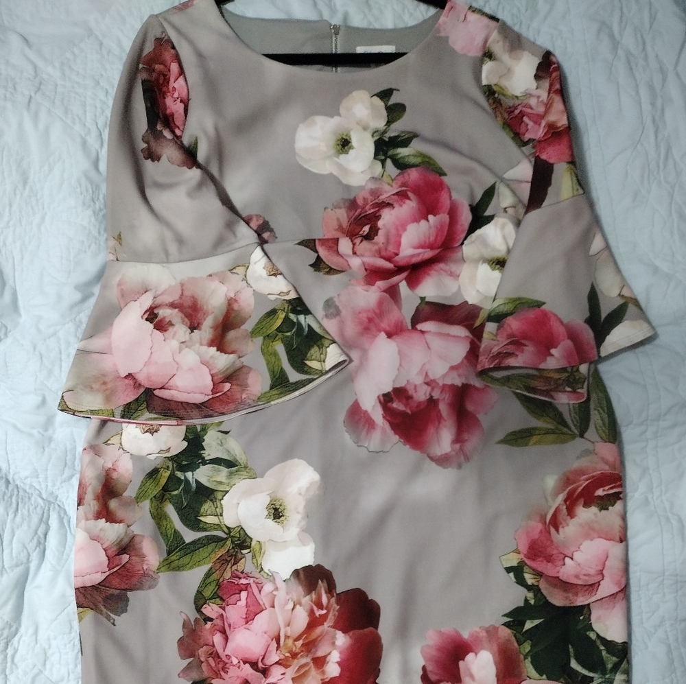 Calvin Klein Plus Gray & Rose Floral Bell Sleeve Shift Dress 18W